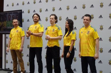Звезды украинского шоу-бизнеса представили форму сборной Украины на Евро-2016