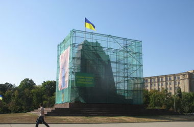 В Харькове вместо Ленина предлагают установить памятник казакам Бульбе или Харько