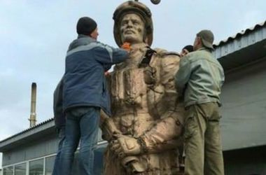 В Украине открыли первый памятник бойцам, погибшим на Донбассе