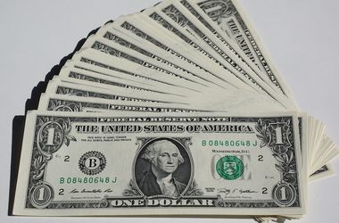 Курс валют от НБУ: доллара снова подскочил