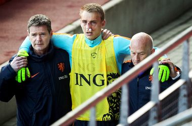 Вратарь сборной Голландии сломал нос на тренировке