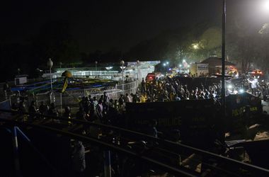 В Пакистане террорист-смертник подорвал себя в парке: 53 погибших