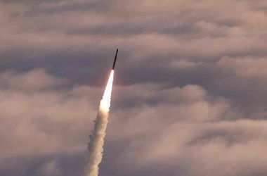 Северная Корея запустила очередную ракету в сторону Японского моря 