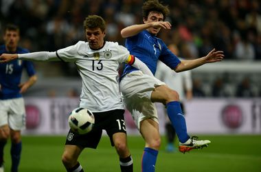 Соперник сборной Украины на Евро-2016 Германия разгромила итальянцев 4:1