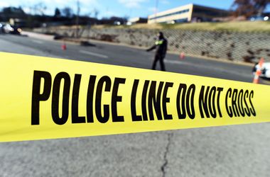 В США полицейский застрелил девушку, угрожавшую ему ножницами 