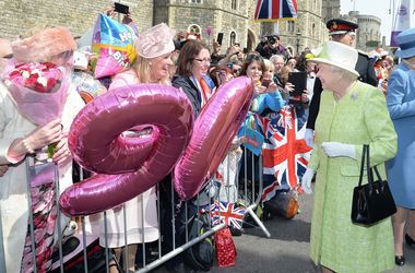 &lt;p&gt;Королева Елизавета II продолжает получать поздравления, фото AFP&lt;/p&gt;