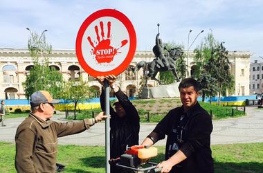 В Киеве на Подоле появился "знак для селфи"