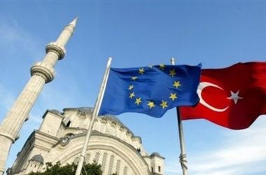 Еврокомиссия поддержала введение безвизового режима с Турцией