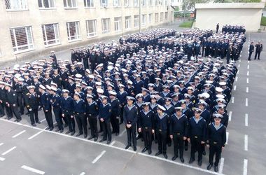 В Одессе курсанты морской академии прошлись улицами города