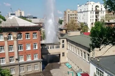 В Харькове в школе поработал самый высокий в городе фонтан