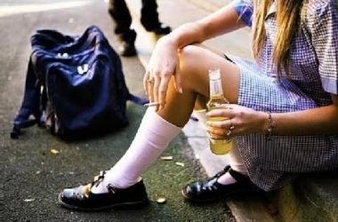 На Закарпатье две школьницы отравились алкоголем