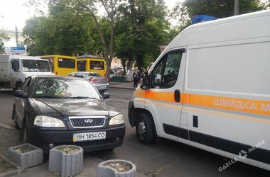 В центре Одессы водитель умер за рулем во время движения