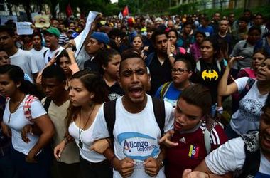 В охваченной беспорядками Венесуэле неизвестные расстреляли 11 мужчин 