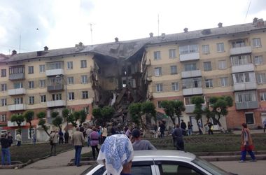 В России обрушился многоэтажный жилой дом, есть жертвы