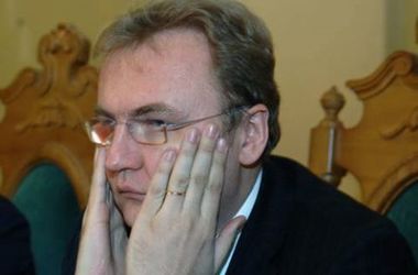 Львовяне требуют отставки мэра Садового сразу в двух петициях