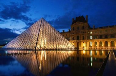 Лувр будет закрыт из-за наводнений в Париже 