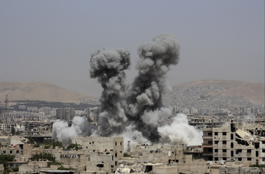 Российская авиация и войска Асада сбросили вакуумные и "бочковые" бомбы на Алеппо