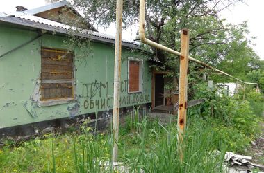 Жители разрушенной Путиловки в Донецке оставили обращение к мародерам