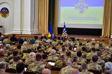 Россия ведет войну против Украины не только на Донбассе - Порошенко