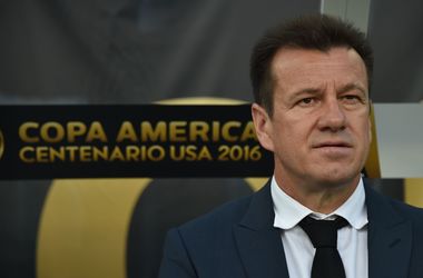 Дунга уволен с поста главного тренера сборной Бразилии по футболу
