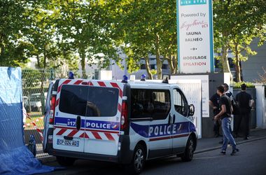 Во Франции мужчина убил жену и детей, после чего покончил с собой