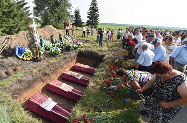 В Киевской области перезахоронили останки воинов Второй мировой войны