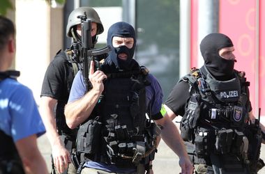 Полиция Германии озвучила новые подробности стрельбы и захвата заложников в кинотеатре