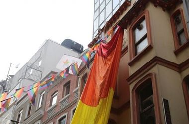В Турции полиция разогнала марш ЛГБТ,  задержан депутат немецкого парламента