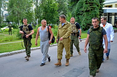 Боевики в Донецке нервничают и окружают себя "бодигардами"