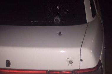Неизвестные обстреляли и бросили гранату в машину Кивы - МВД