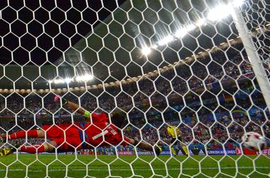 Видеохит: все пенальти Германии в ворота Италии "склеили" в один кадр