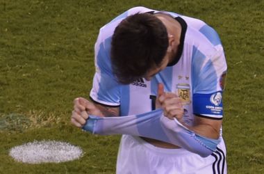 Криштиану Роналду: "Мне больно видеть Месси в слезах. Надеюсь, он вернется в сборную Аргентины"