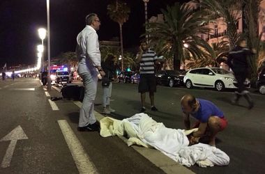 Террорист из Ниццы принимал наркотики, избивал жену и имел 3 маленьких детей