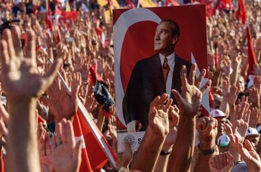 В Турции прошел многотысячный митинг в поддержку демократии и Эрдогана