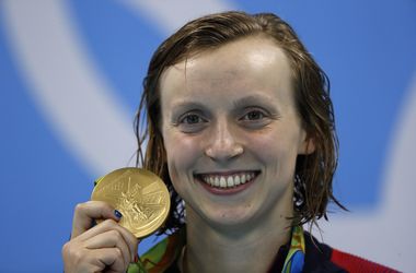 Кэти Ледеки "штампует" медали в Рио: два "золота" и "серебро"