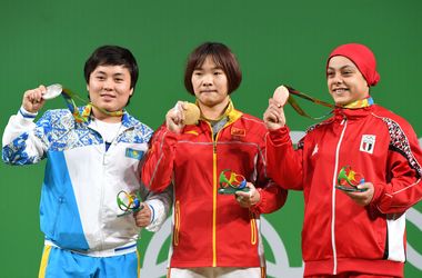 Олимпиада-2016: Китаянка Сян Яньмэй победила в тяжелой атлетике в категории до 69 кг