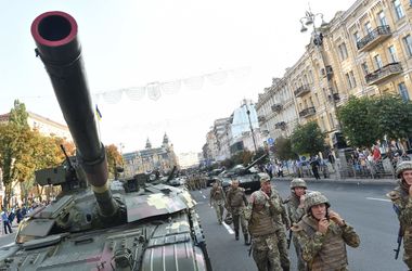 Как прошла репетиция парада войск: большое количество военных машин и восторженные киевляне