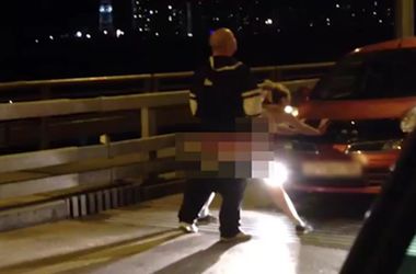 В России пара занялась сексом на оживленном мосту
