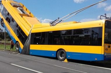 В Чехии троллейбус поднялся в воздух (фото) 