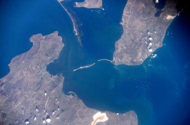 Как выглядит Крымский мост из космоса