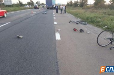 Водитель грузовика, сбивший велосипедистов под Броварами, уснул за рулем