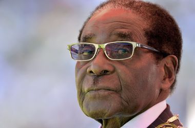 Президент Зимбабве открыл памятник самому себе 
