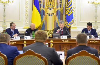 Порошенко подчеркнул важность и необходимость продолжения санкций против России