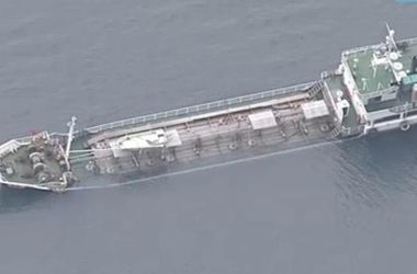 У берегов Японии тонет танкер с 400 тоннами химикатов 
