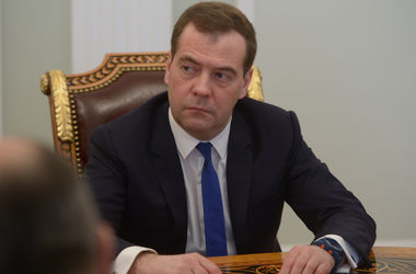 Медведев признал, что власть в России "неповоротлива" 