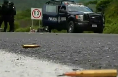 В Мексике вооруженные люди напали на военный конвой, убиты четыре солдата 