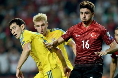 Сборная Украины сыграла вничью с Турцией, выигрывая в два гола