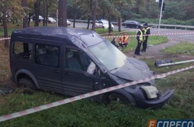 ДТП в Киеве: иномарка дважды перевернулась и загорелась