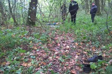 Тело нашли в лесу вблизи города Глиняны. Фото: полиция