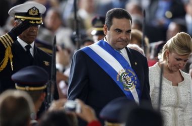 Бывшего президента Сальвадора арестовали по обвинению в коррупцию 